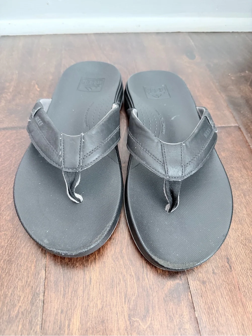 REEF Sandal Men's sz 9.5 black Footbed Flip Flop